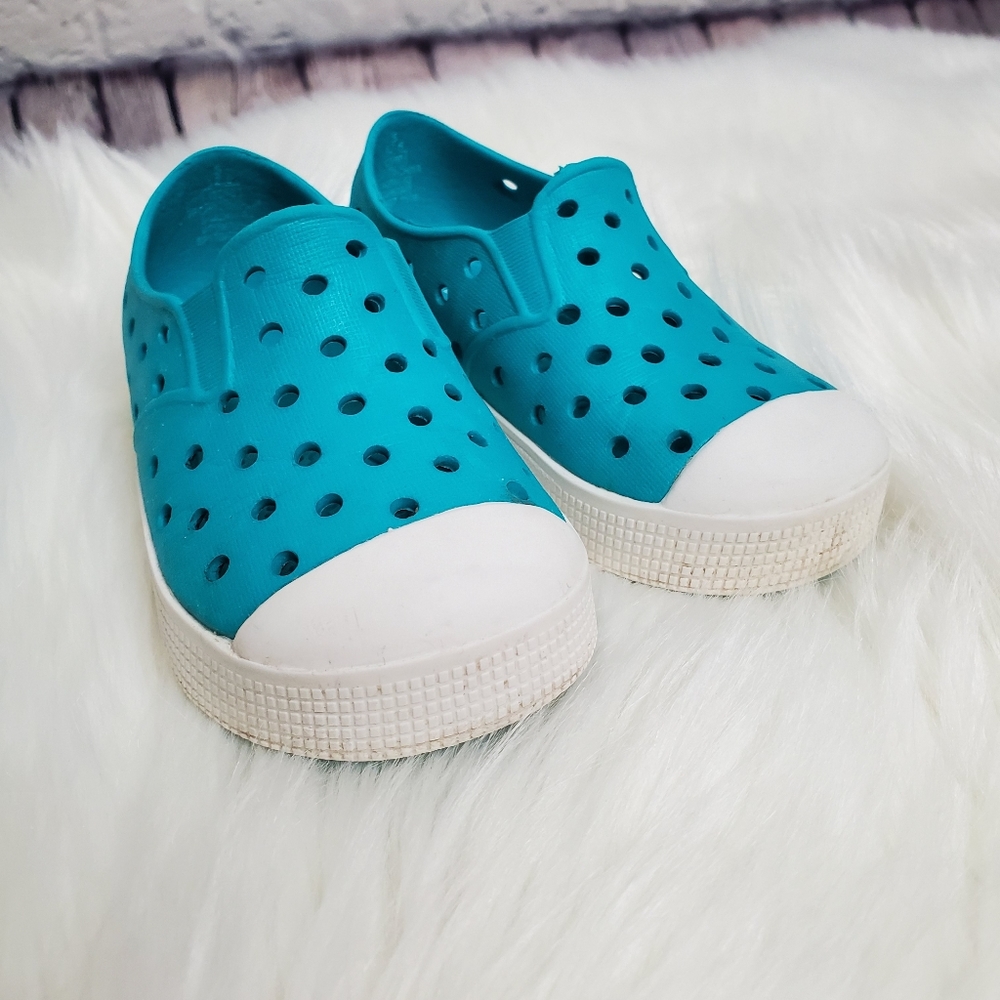 Old navy slide on shoes